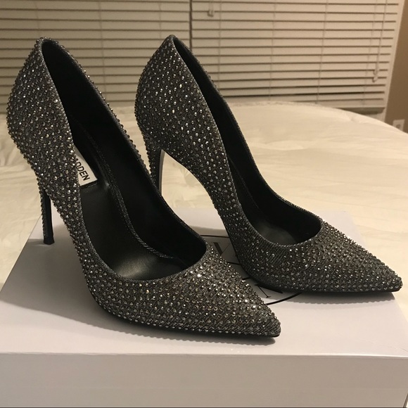 steve madden daisie rhinestone pumps